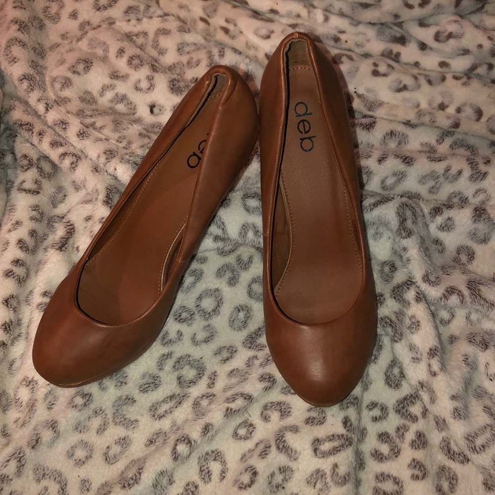 Brown heels with gold accent